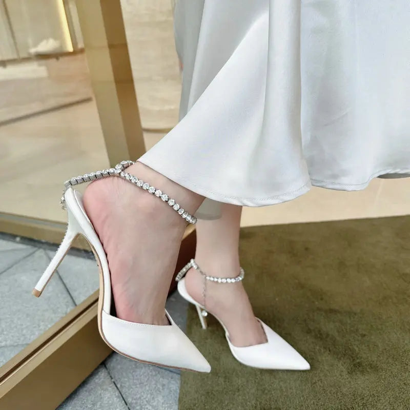 2025 Crystal Pendant White Wedding Shoes Bridesmaid Shoes One-Line Sandals Rhinestone Pointed Stiletto Satin Sexy Party Pumps