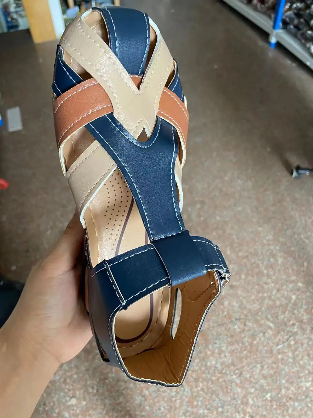 Female Sandals 2025 Summer Women Footwear Cross-tied Platform Beach Waterproo Slip on Rome Slippers Sandals for Women Leather