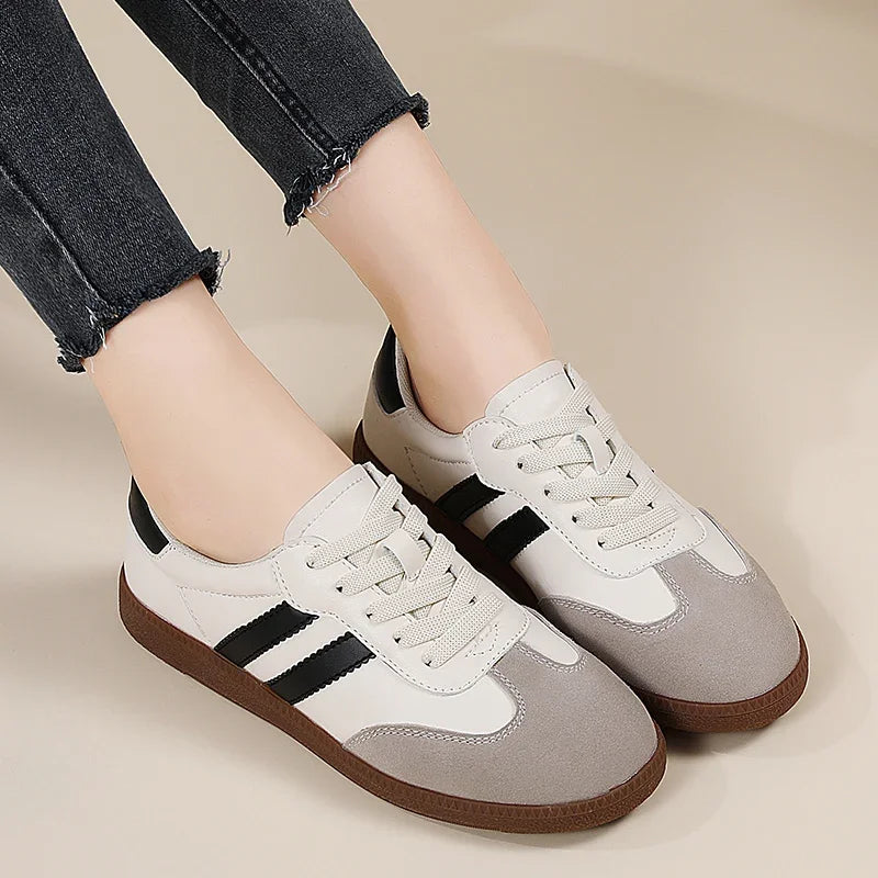 2024 Flat Luxury Shoes Women Autumn New Classic Ladies Sneakers Women Leather Retro Low Cut Lace -up Casual Round Toe Grey White