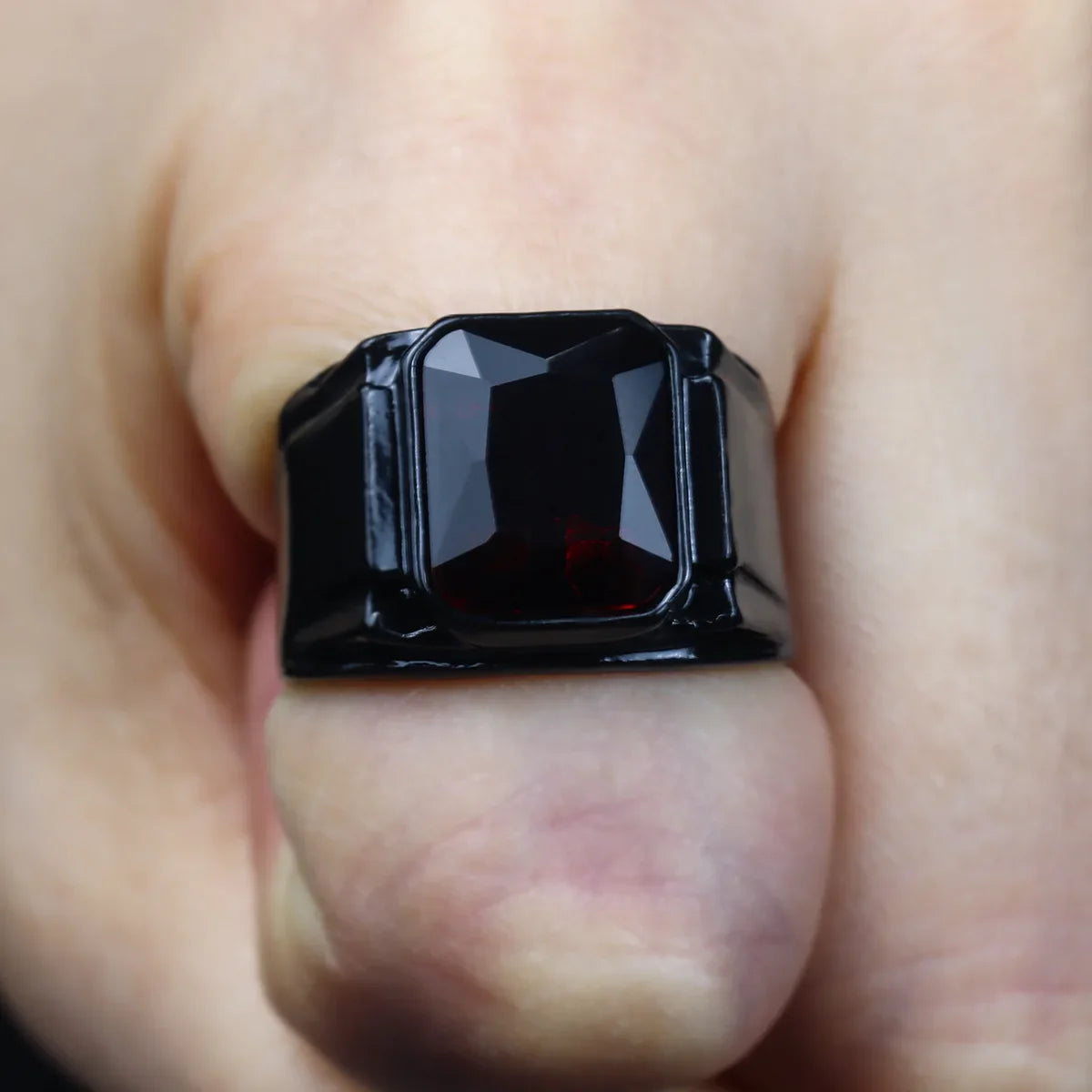 Vintage Rings for Men and Women Black Red New Fashion Hand Ornament Punk Hip Hop Personality Men Ring Gift Jewelry Кольцо