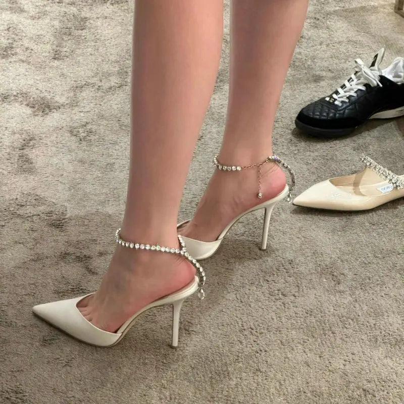 2025 Crystal Pendant White Wedding Shoes Bridesmaid Shoes One-Line Sandals Rhinestone Pointed Stiletto Satin Sexy Party Pumps