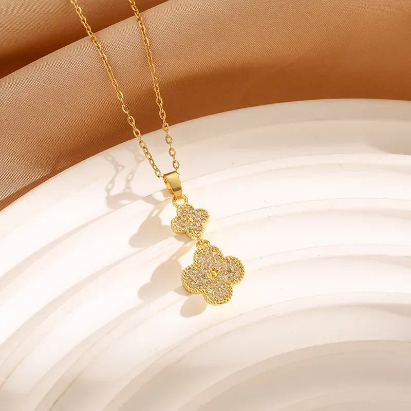 A popular four-leaf clover necklace for women with a niche design that is simple and does not fade. Collarbone chain 9527