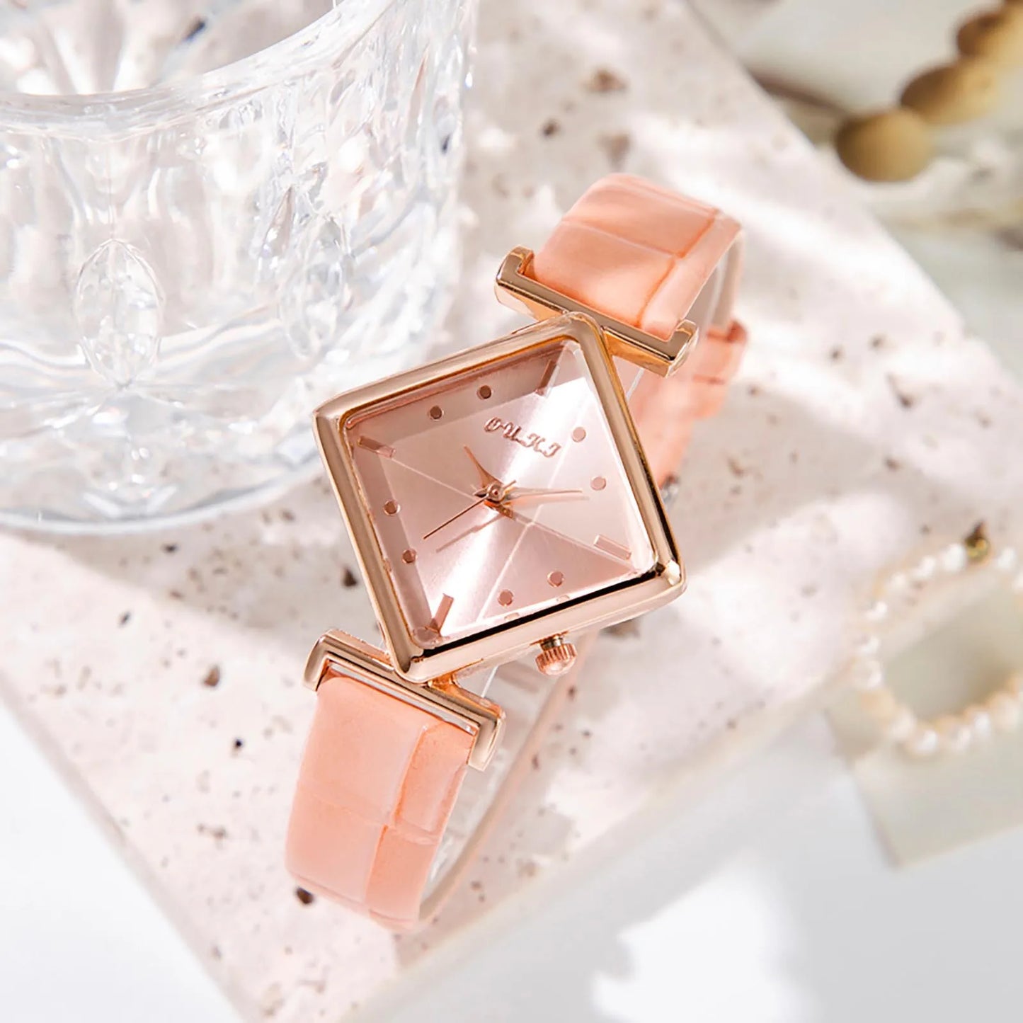 Women'S Casual Square Watch Diamond Glass Sugar Leather Band Simple Scale Luxury Quality Ladies Fashion Quartz Watch