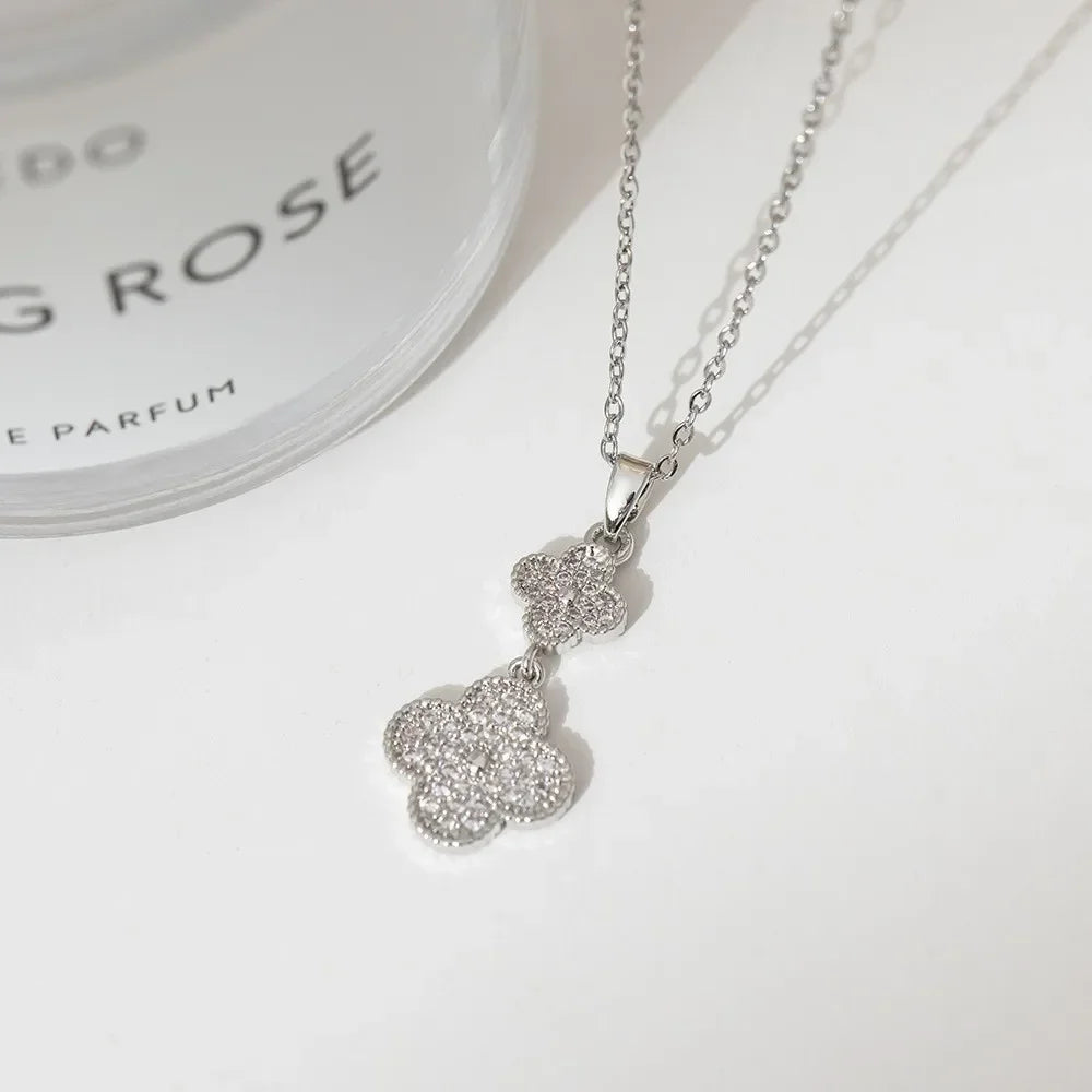 A popular four-leaf clover necklace for women with a niche design that is simple and does not fade. Collarbone chain 9527
