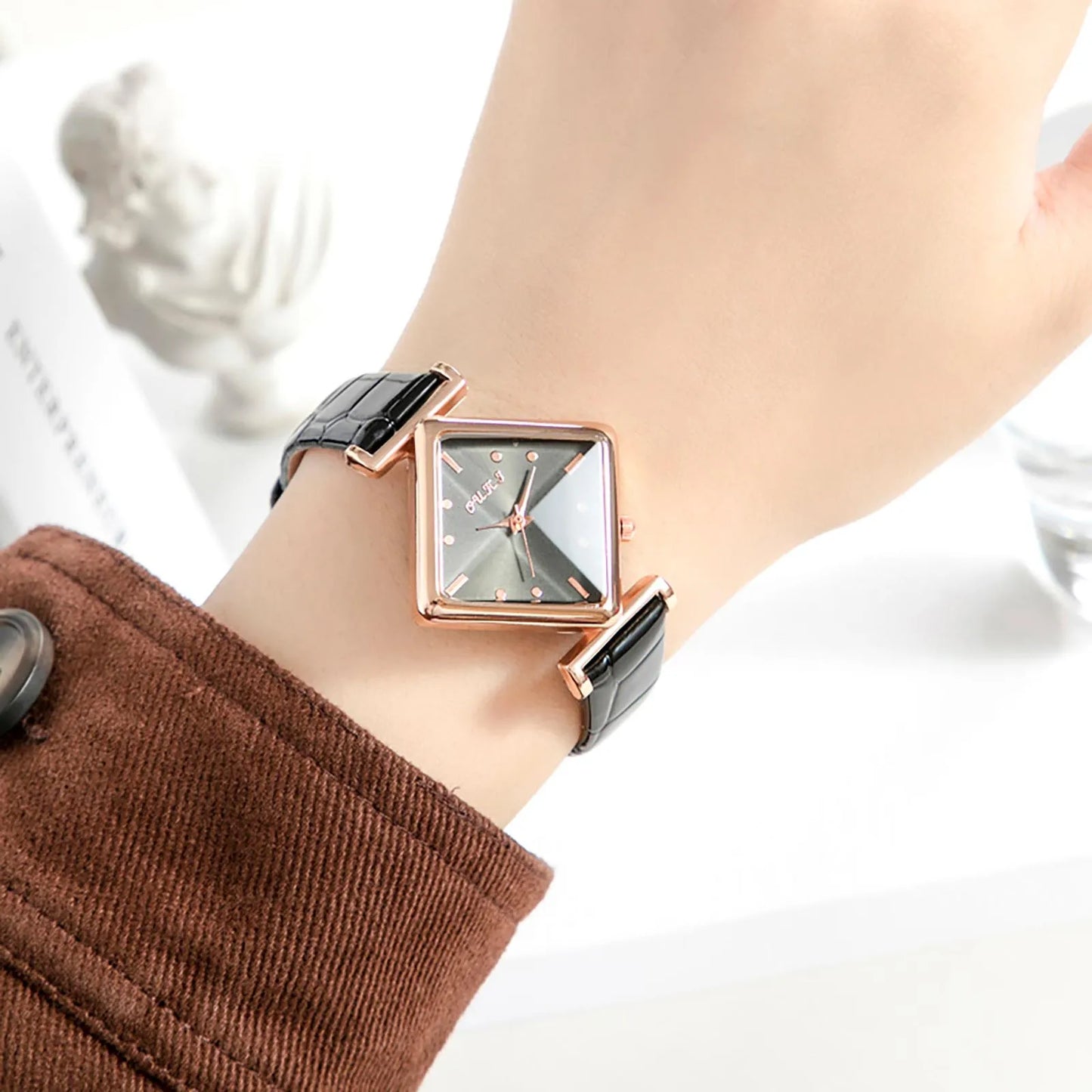 Women'S Casual Square Watch Diamond Glass Sugar Leather Band Simple Scale Luxury Quality Ladies Fashion Quartz Watch