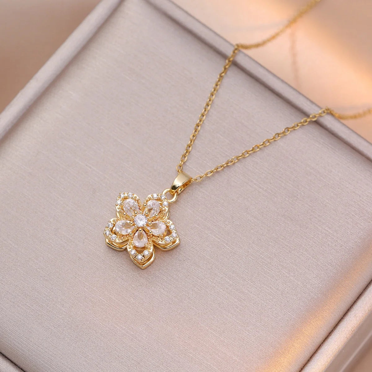 Light Luxury Shiny Zircon Rotatable Flower Pendant Necklace For Women Stainless Steel Romantic Spin Floral Plant Choker Jewelry