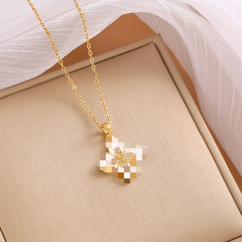 Four-leaf clover titanium steel necklace, a fashionable, individual and simple best-selling women's collarbone chain