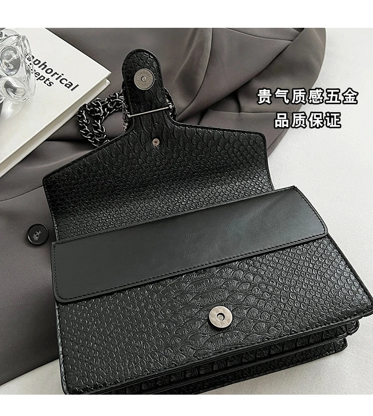 Retro Style Fashion Chain Shoulder Bag for Women Snake Pattern Crossbody Small Square Bag Trendy Accessory