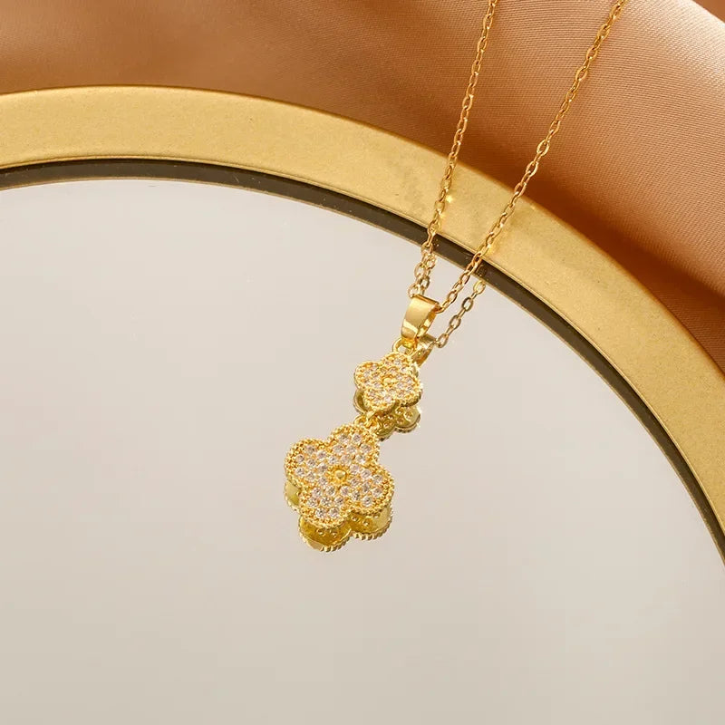A popular four-leaf clover necklace for women with a niche design that is simple and does not fade. Collarbone chain 9527