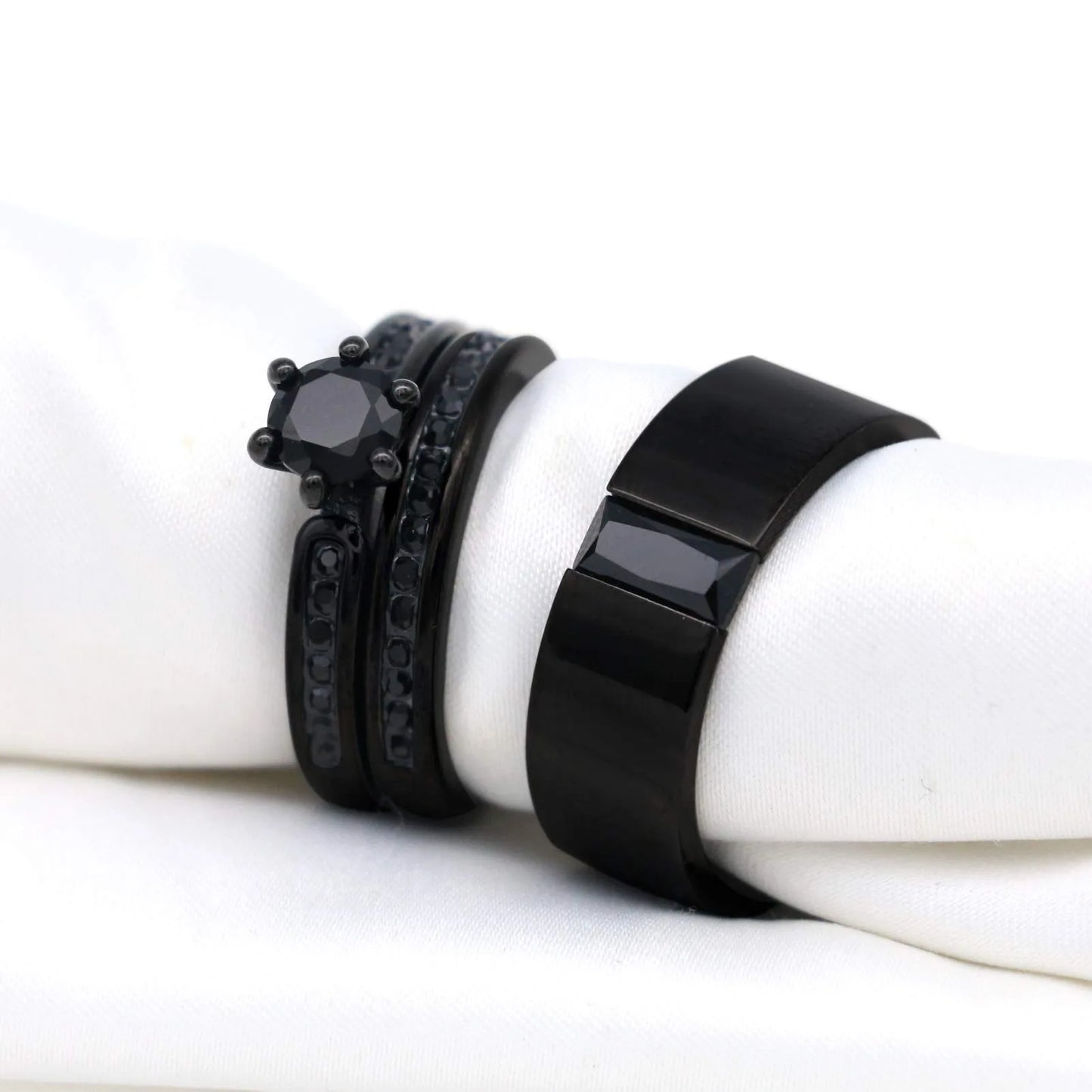 Fashion Couple Rings Women's Black Rhinestones Zirconia Rings Set Men's Stainless Steel Zirconia Rings Wedding Band Jewelry Gift